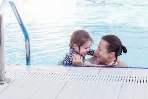 Vodní svět plný pohody: Aquaparky a bazény s eBenefity 4 Aquapark slany shutterstock 1176054367