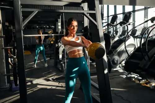 Síla, disciplína, koncentrace: Zamilujte si bojové sporty s eBenefity 4 Fitness Club Luky shutterstock 2606367909