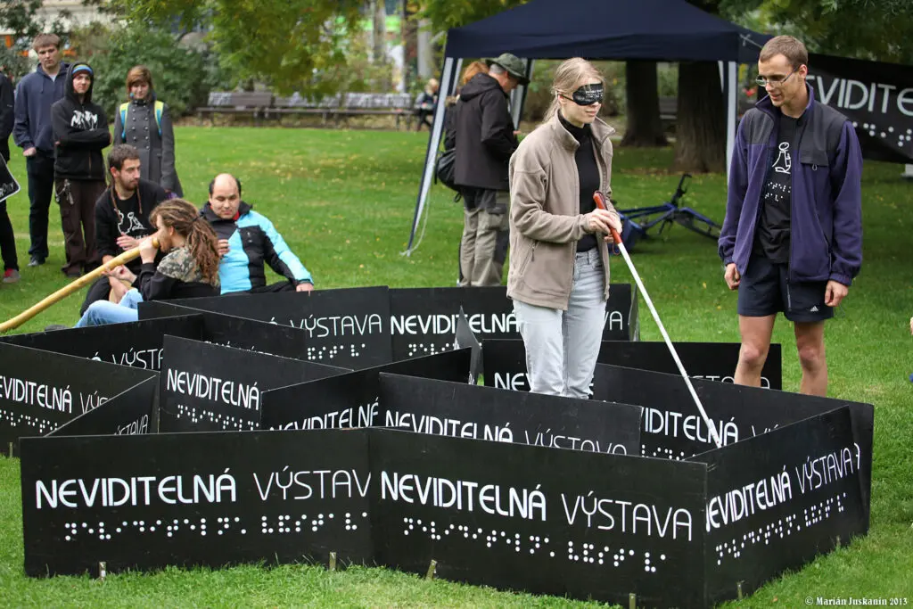 Vyražte za kulturou: Muzea a galerie, kde provětráte eBenefity 3 Neviditelna vystava