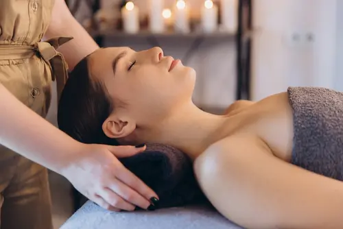 Dejte svému tělu, co si zaslouží: Masáže, pohyb i prevence s eBenefity 2 Premium masaze shutterstock 2565911245