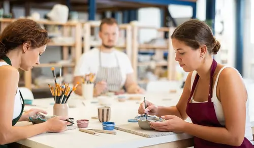 Zážitkové kurzy s eBenefity: Objevte malbu i keramiku 4 Top Vision shutterstock 2643352927