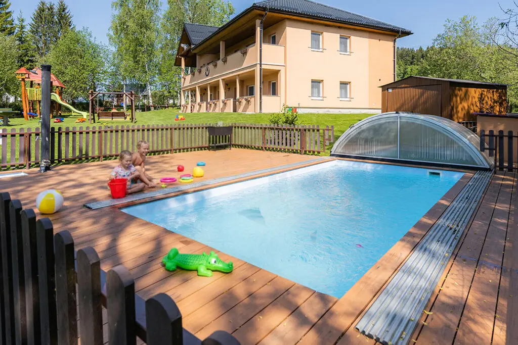 Objevte kouzlo Lipna a jihočeských přehrad 2 lipno ubytovani s detmi bazen